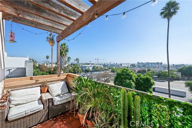 Los Angeles, CA 90028,5633 Carlton Way #501