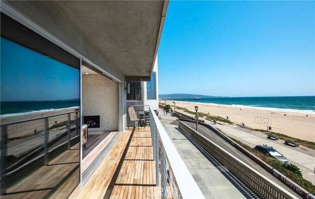 Manhattan Beach, CA 90266,2208 The Strand
