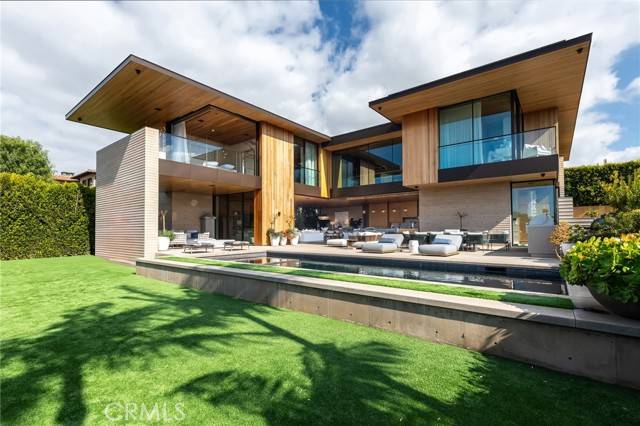 Manhattan Beach, CA 90266,100 N Dianthus Street