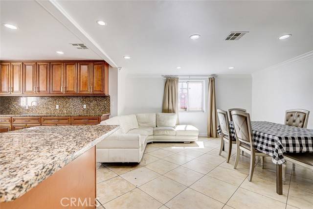 North Hollywood (los Angeles), CA 91606,6732 Farmdale Avenue