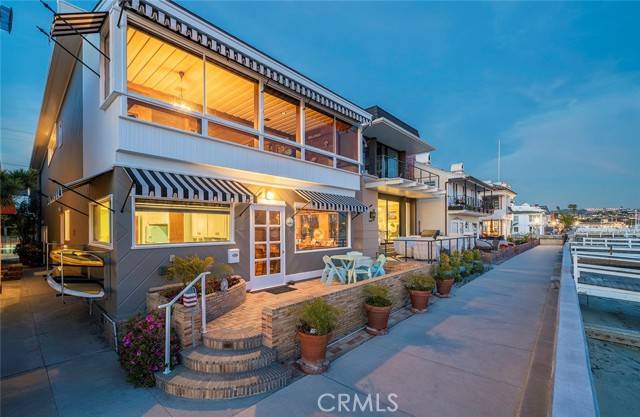 Newport Beach, CA 92662,1402 S Bay Front