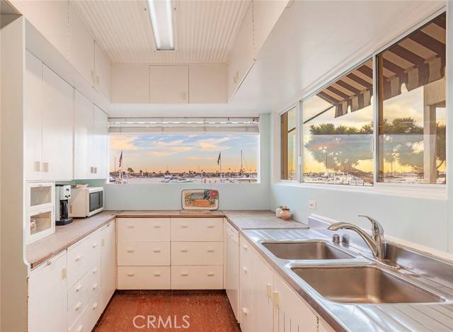 Newport Beach, CA 92662,1402 S Bay Front