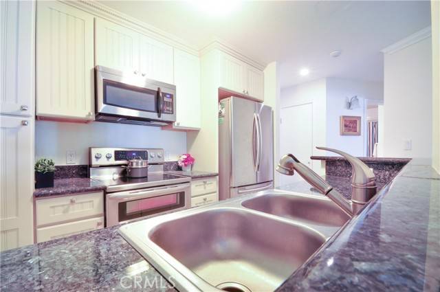 Redondo Beach, CA 90277,650 The Village #214
