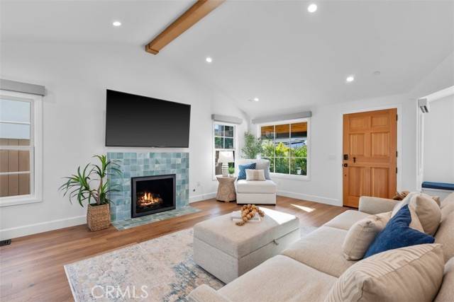 Manhattan Beach, CA 90266,534 Marine Avenue