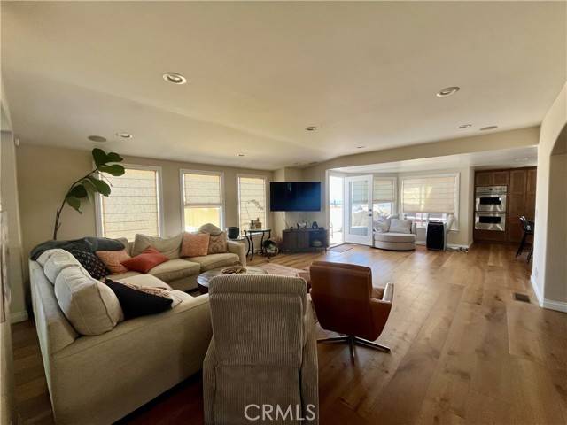 Hermosa Beach, CA 90254,2127 Manhattan Ave