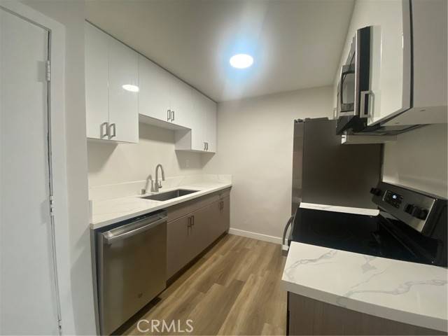 Redondo Beach, CA 90277,404 N Broadway #2