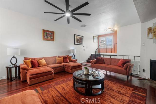Inglewood, CA 90302,323 E Plymouth Street #10