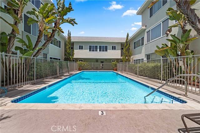 Los Angeles, CA 90046,1525 N Hayworth Ave #205