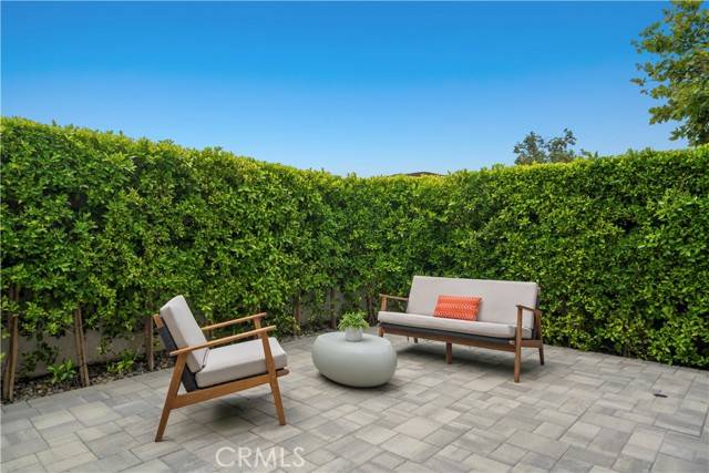 Sherman Oaks, CA 91401,14157 Tiara Street #101