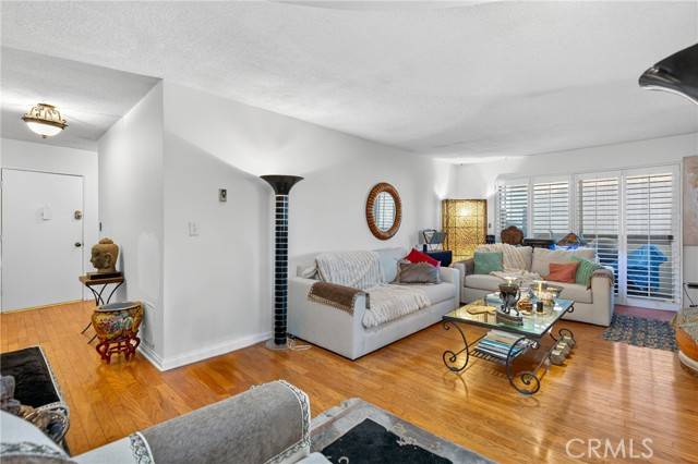 Los Angeles, CA 90056,5376 Fairview Boulevard #209