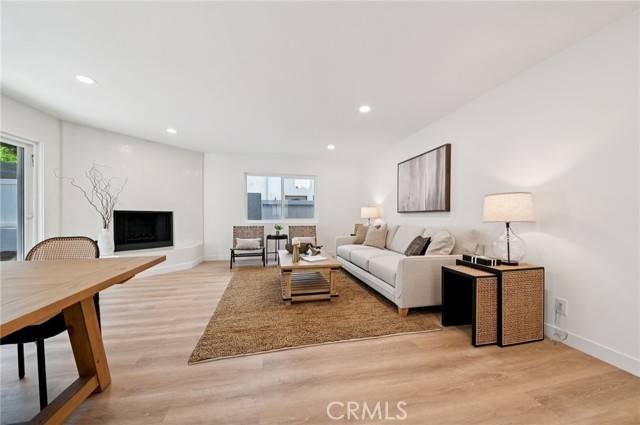 Redondo Beach, CA 90277,1118 Vincent Street #B