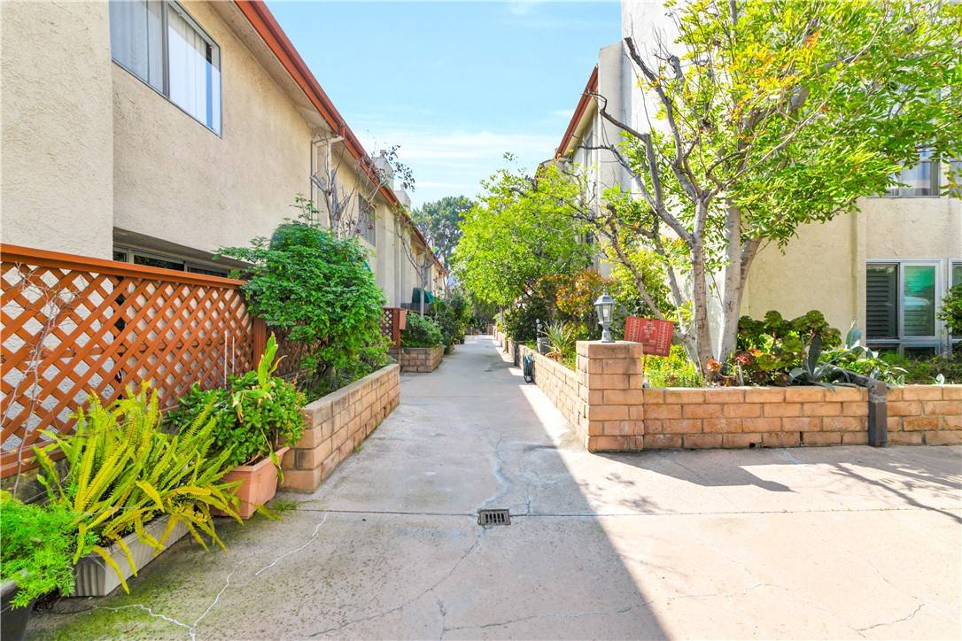 Sherman Oaks, CA 91403,5115 Kester Avenue #306