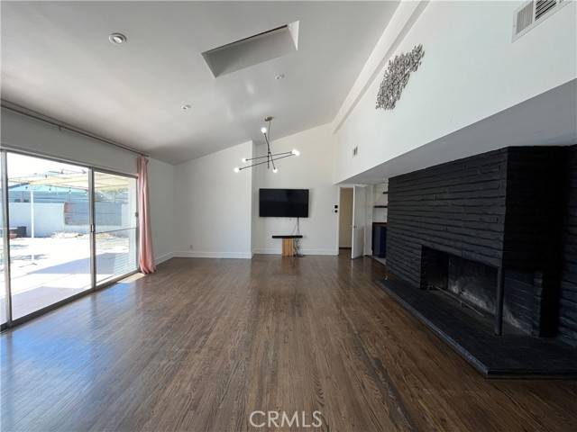 Woodland Hills (los Angeles), CA 91367,22706 Martha Street