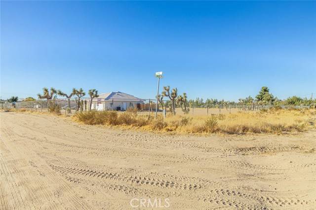 Phelan, CA 92371,6076 Solano Road