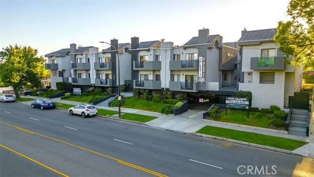 Burbank, CA 91505,711 N Hollywood Way