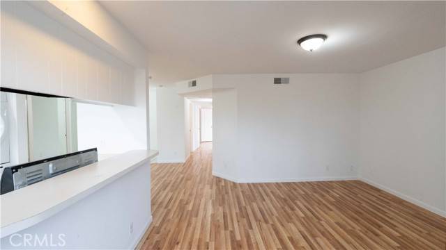 Van Nuys (los Angeles), CA 91411,14610 Erwin Street #304