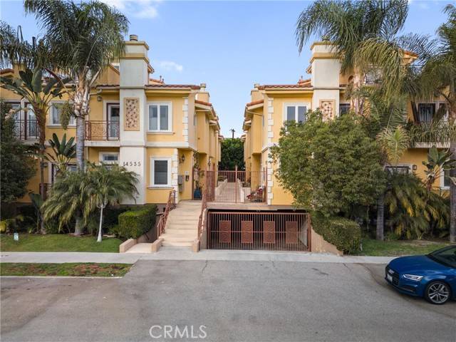 Sherman Oaks, CA 91411,14535 Margate Street #15