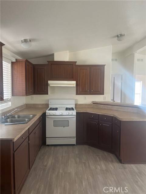Van Nuys (los Angeles), CA 91405,7560 Woodman Place #4