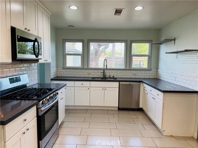 North Hollywood (los Angeles), CA 91601,5820 Denny Avenue