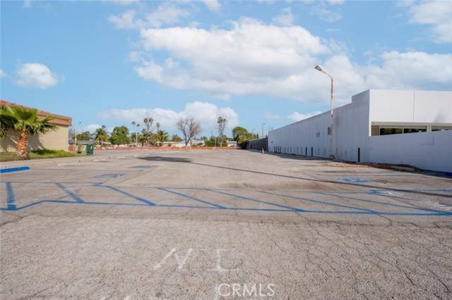 Van Nuys (los Angeles), CA 91406,16955 Sherman Way