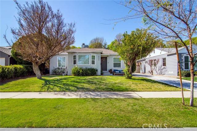 Los Angeles, CA 91406,6545 De Celis Place