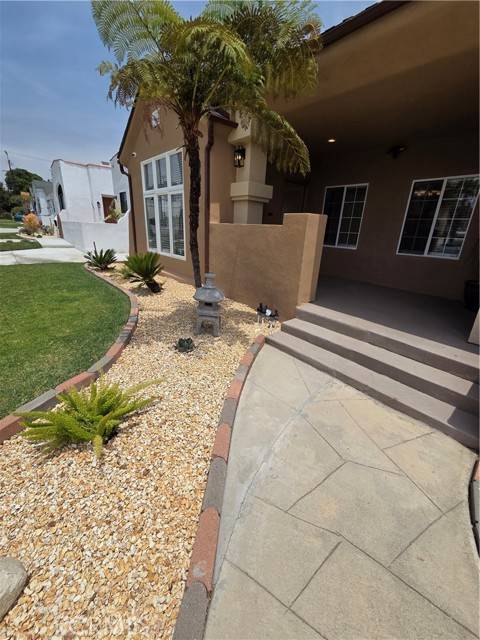 Los Angeles, CA 90043,5516 S Rimpau Boulevard