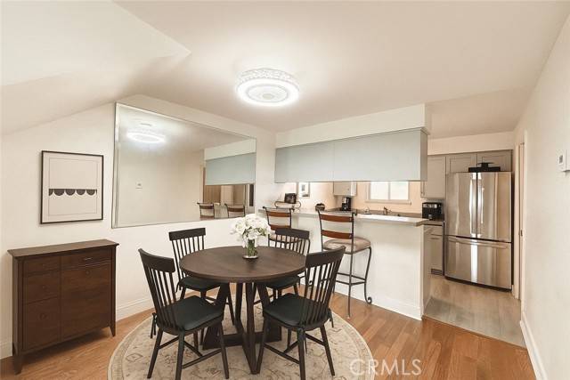 Woodland Hills (los Angeles), CA 91367,22131 Oxnard Street