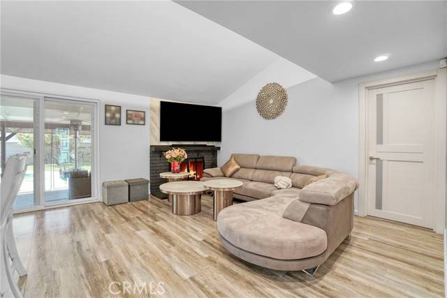 North Hollywood (los Angeles), CA 91605,7721 Atoll Avenue