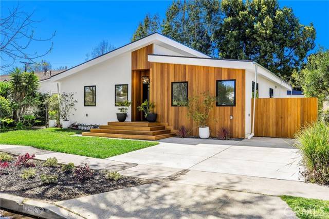 Los Angeles, CA 90034,3189 S Bentley Avenue