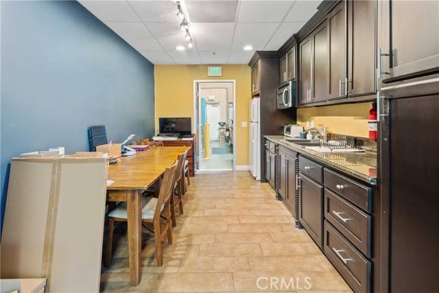 Valencia (santa Clarita), CA 91355,28534 Constellation Road