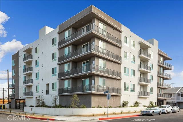 North Hollywood (los Angeles), CA 91606,11714 Archwood Street #409