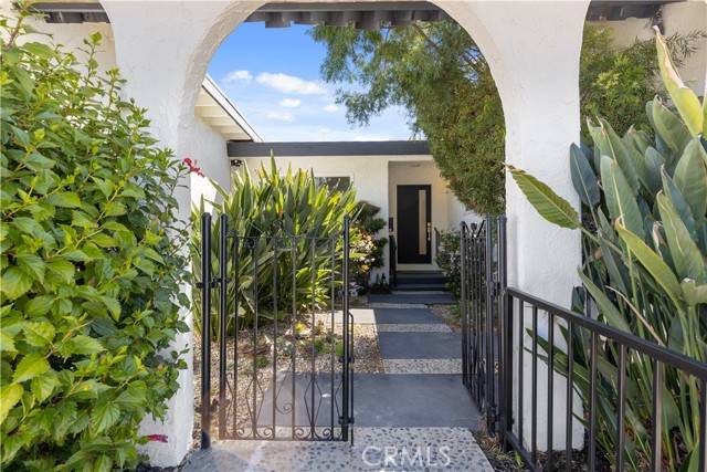 Northridge (los Angeles), CA 91343,9038 Whitaker Avenue