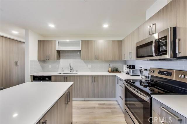 North Hollywood (los Angeles), CA 91601,11616 Burbank Boulevard #203