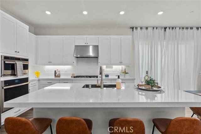Valencia (santa Clarita), CA 91381,27209 Red Willow Court