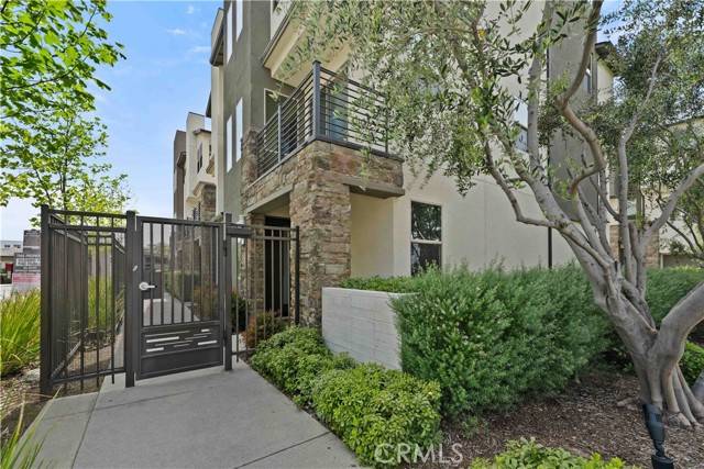 Northridge (los Angeles), CA 91324,19533 Cardigan Drive