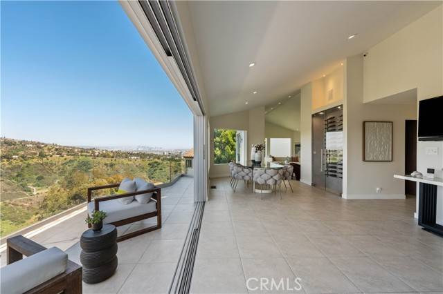 Beverly Hills, CA 90210,1680 Summitridge Drive