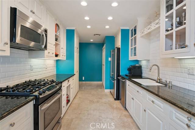 Sherman Oaks, CA 91423,13331 Moorpark Street #316