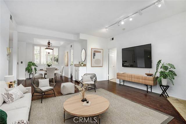 Tarzana (los Angeles), CA 91356,18600 Clark Street #102