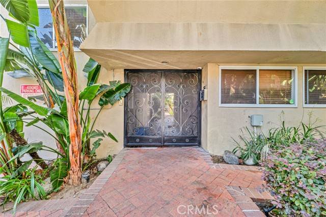 Sherman Oaks, CA 91403,14934 Dickens Street #4