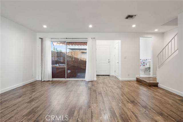 Tarzana (los Angeles), CA 91356,18550 Hatteras Street #111