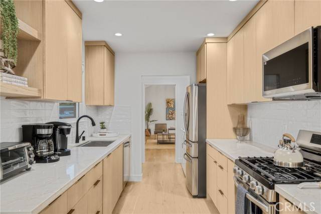 Reseda (los Angeles), CA 91335,6438 Lindley Avenue