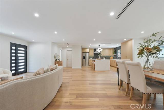 Woodland Hills (los Angeles), CA 91367,23240 Leonora Drive