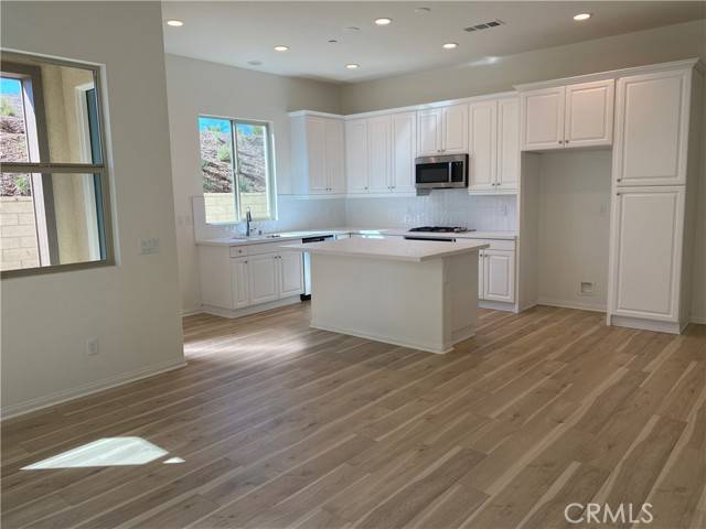 Valencia (santa Clarita), CA 91381,27410 Pioneer Court