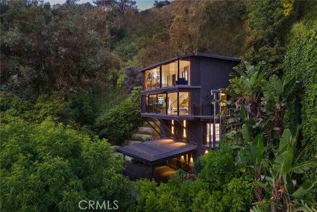 Los Angeles, CA 90069,1782 Viewmont Drive