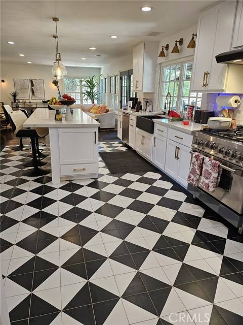 Thousand Oaks, CA 91362,3301 Blue Ridge Court