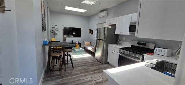 Woodland Hills (los Angeles), CA 91364,20284 Lorenzana Drive