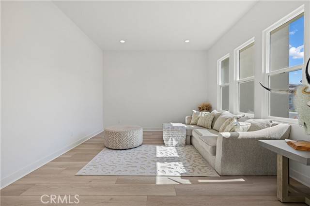 Saugus (santa Clarita), CA 91350,28683 Windbreak