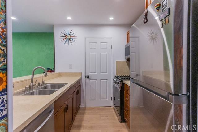 Tarzana (los Angeles), CA 91356,18350 Hatteras Street #169