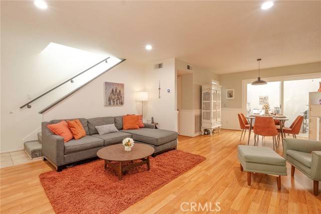 West Hills (los Angeles), CA 91307,23549 Victory Blvd. #21