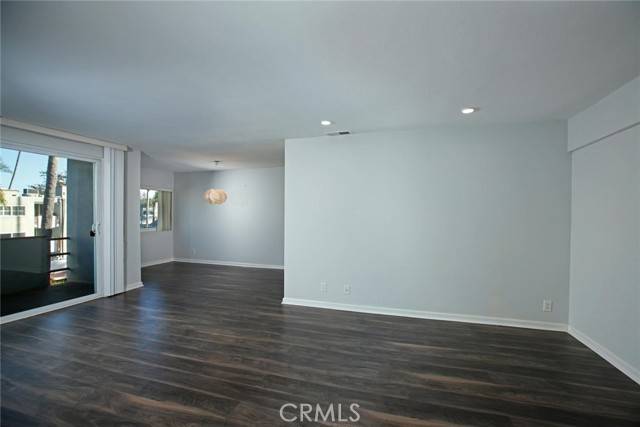 Sherman Oaks, CA 91423,4915 Tyrone Avenue #318